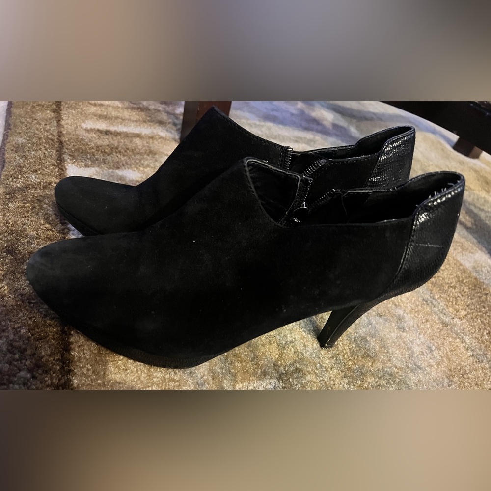 Women’s Bandolino Suede Bootie Black